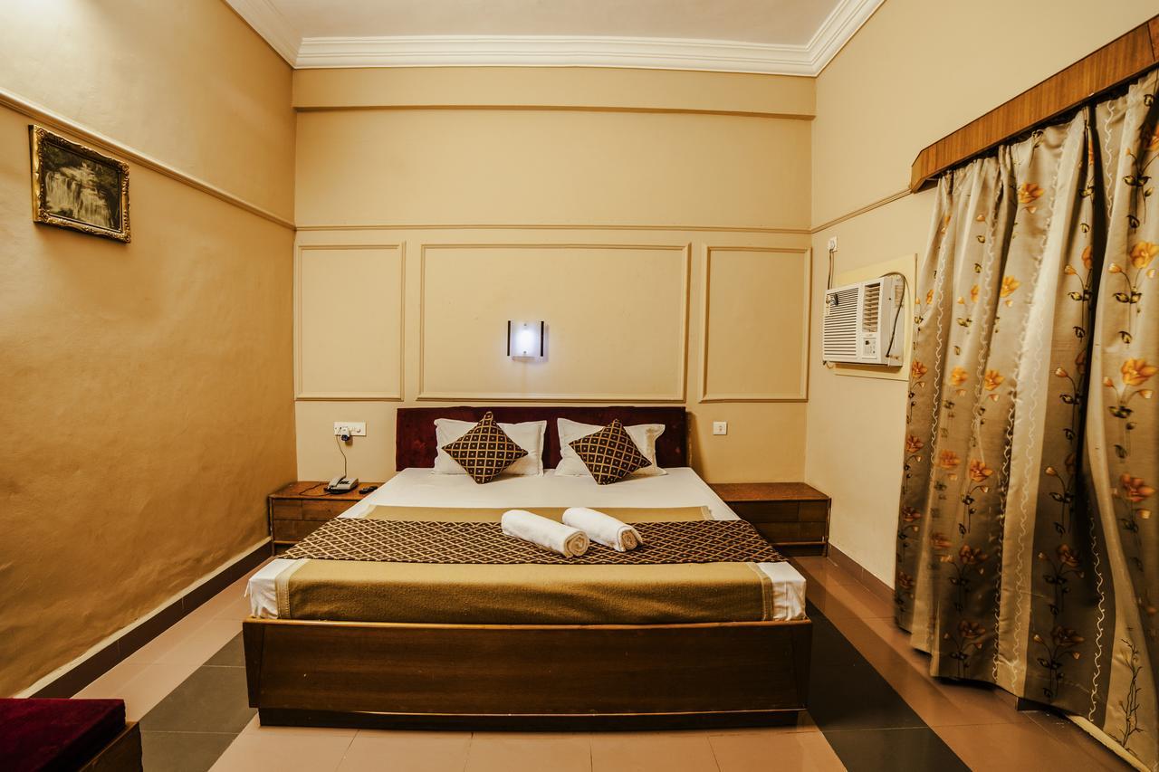 Hotel Empire Gandhidham Room photo